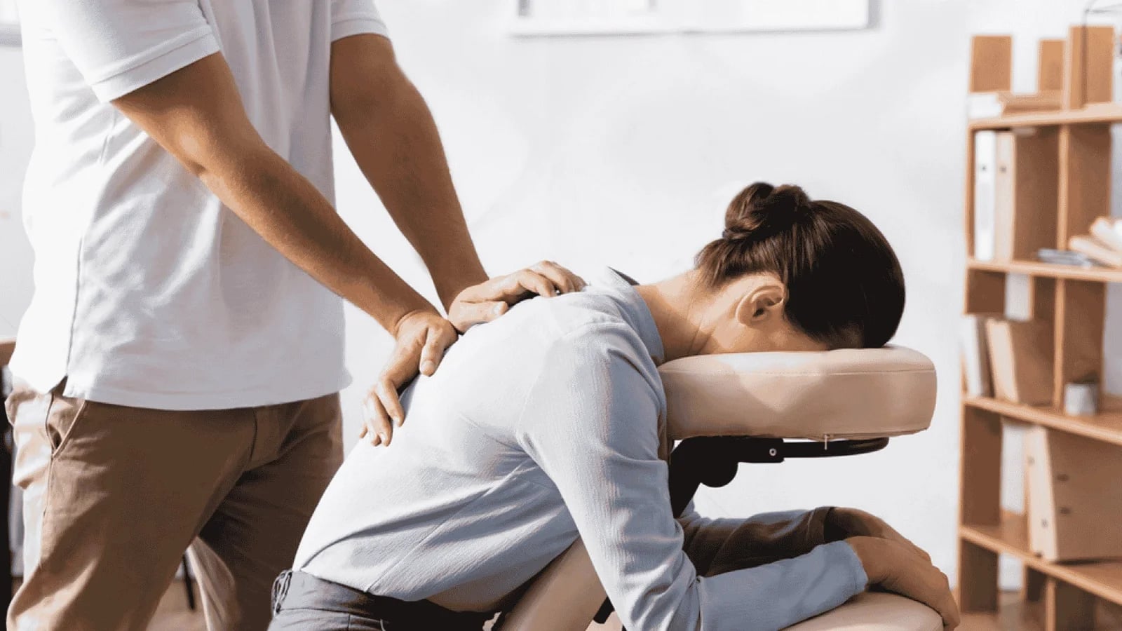 Massage assis en entreprise : guide QVCT