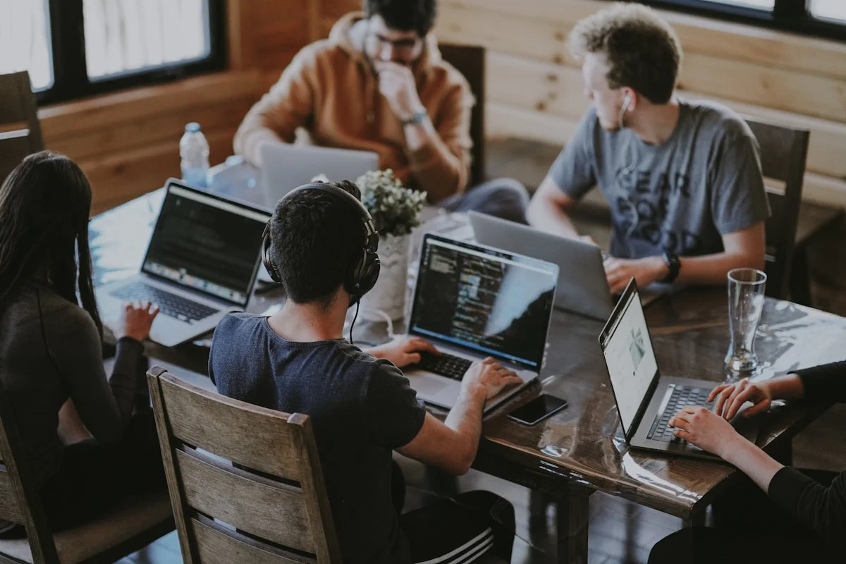 5 activités de team building qui transforment réellement la dynamique d'équipe