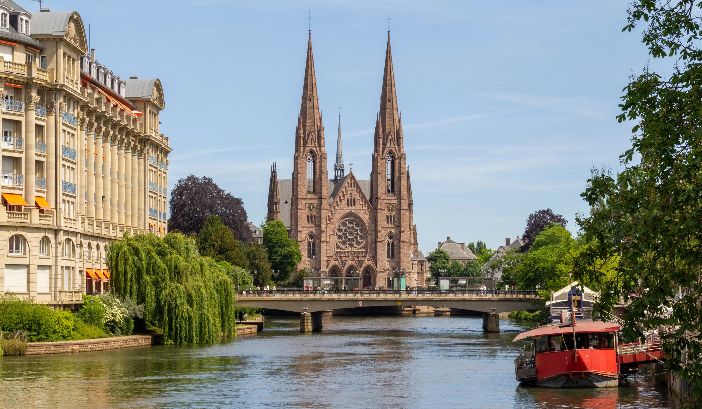 Église Saint-Paul et l'Ill à Strasbourg