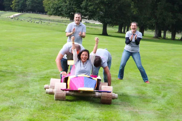 Teambuilding construction voiture f1
