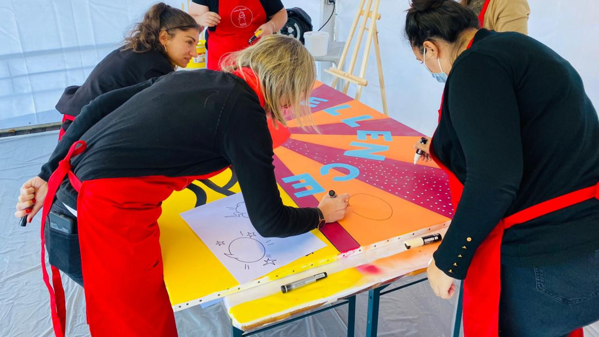 team building créatif ; atelier créatif ; esprit d'équipe ; fresque collective