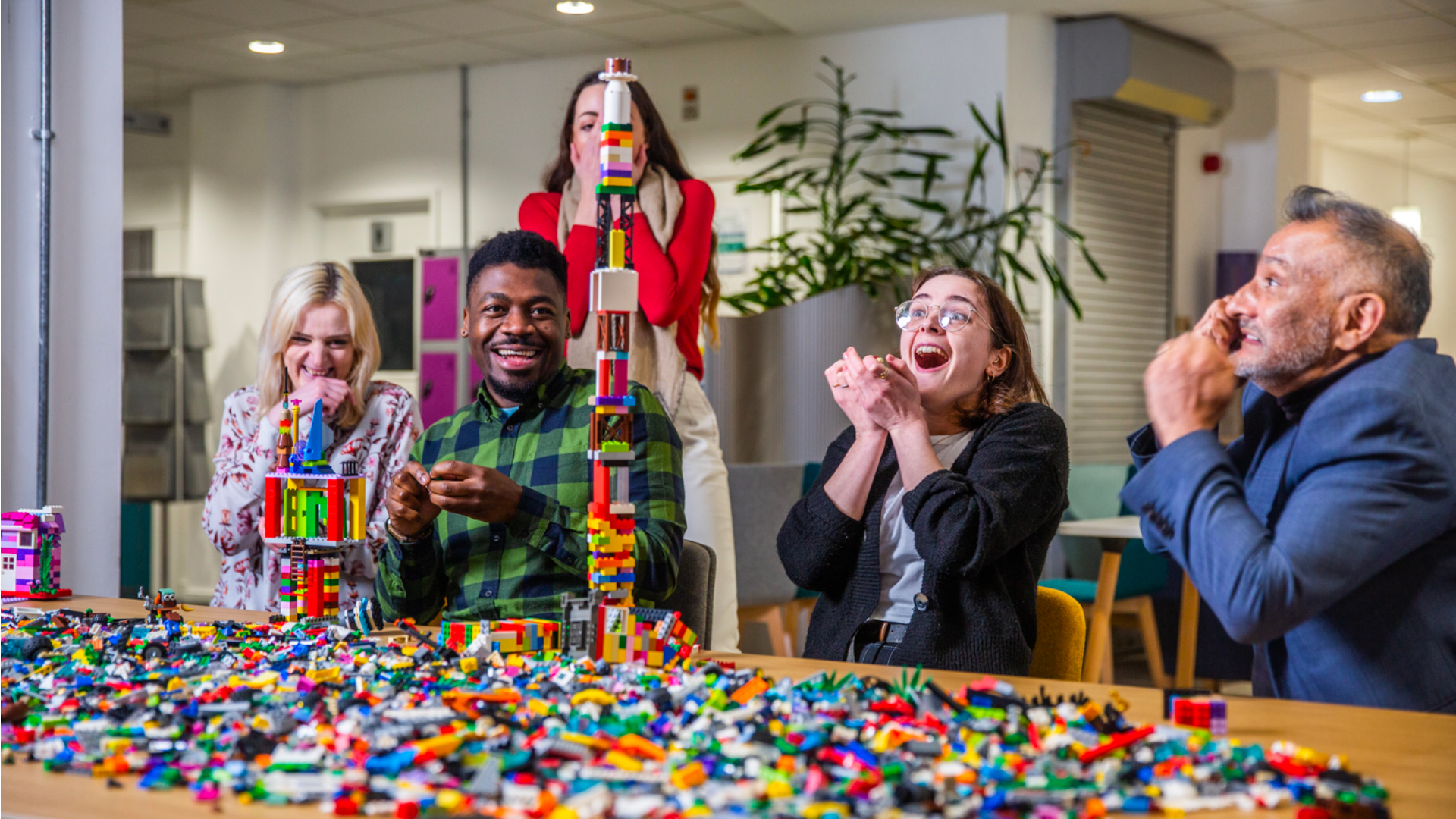 team building créatif ; atelier créatif ; création lego ; activité d'entreprise ; lego